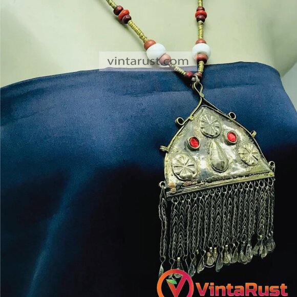 Wooden Beaded Chain Necklace With Dangling Vintage Pendant - Picture 2 of 11